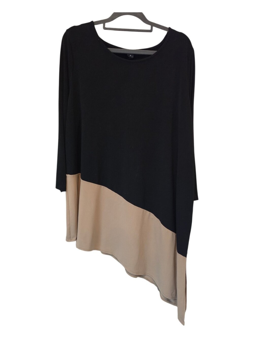 🇺🇸Women's Black and Tan Asymmetric Hem Top Size 2X